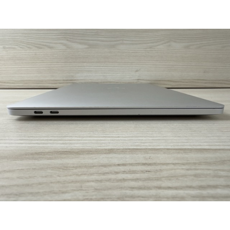 MacBook Pro 13 2020 Silver i5 2ghz 16/512